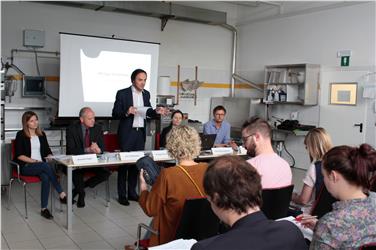 Die Pressekonferenz fand bei einem der Ausbildungsbetriebe, einer Bäckerei in Nals, statt. Foto: LPA/I.Dejaco