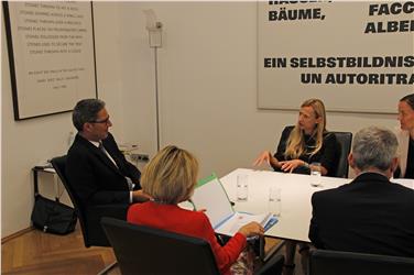 Familie, Jugend, Frauen waren Schwerpunktthemen des heutigen Gesprächs von LH Kompatscher mit Ministerin Bogner-Strauß - Foto: LPA/Hannes Wisthaler