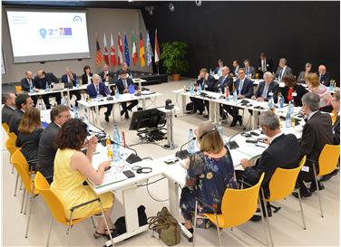 Maßnahmen für die Reduzierung des Verkehrs auf der Brennerachse standen im Mittelpunkt des 2nd Brenner Meetings in Bozen (FOTO: LPA/ Peter Daldos)