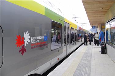 Der Zug wird in Südtirol immer beliebter - Foto: LPA
