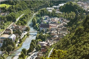 Klausen zählt zu den touristisch entwicklelten Gemeinden Südtirols. Foto: LPA/Helmuth Rier