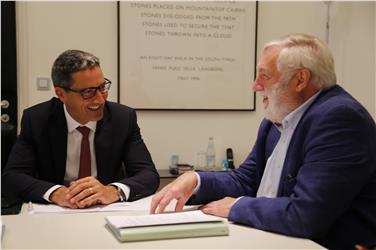 Franz Fischler im Gespräch mit Euregio-Präsident Kompatscher - Foto: LPA/Armin Gluderer