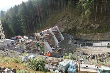 Seitenansicht der neuen Geschiebe- und Wildholzsperre am Schaldererbach. Foto: LPA/Amt für Wildbach- und Lawinenverbauung Nord