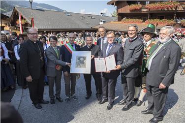 Vlnr: Innsbrucks Bischof Hermann Glettler, Paolo Predella (Verein Porta Giulia-Hofer), Allegretti, Martin Reiter (Hofer-Sammlung), Zorzi, Platter, Kompatscher, Fritz Tiefenthaler (Landesschützenkommandant Tirol), Fischler - Foto: Land Tirol/Sedlak