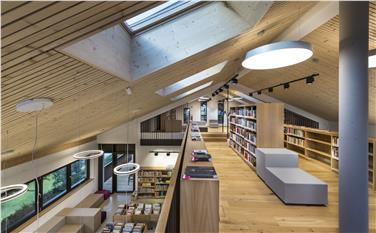 Mit dem Bibliotheksplan 2021 wurden die Weichen für Südtirols Bibliotheken gestellt; im Bild die Bibliothekszweigstelle Seis/Kastelruth. Foto: LPA/Arch. Stefan Gamper, Klausen / Helmuth Rier, Kastelruth