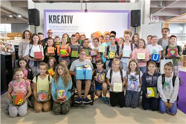 Die Mittelschüler von St. Martin in Thurn bei der Prämierung (FOTO: Marco Parisi)