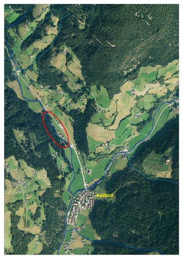 Hochwasserschutz und Ökologie stehen im Mittelpunkt der nun beginnenden Arbeiten im rot markierten Abschnitt der Talfer im Sarntal. Foto: LPA/Amt für Wildbach- und Lawinenverbauung Nord
