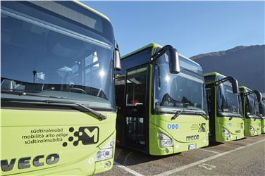 Einige Nachbesserungen an den Fahrplänen verschiedener Buslinien treten am Montag in Kraft - Foto: LPA/STA