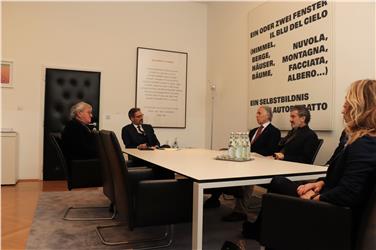 Bei dem heutigen Gespräch im Landhaus 1 waren auch Südtirols CONI-Vertreter Heinz Gutweniger und FIGH-Vizepräsident Stefano Podini anwesend - Foto: LPA/mb