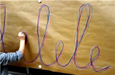 Schreibangebote gab es in dieser Woche rund um den Tag der Handschrift an verschiedenen Grundschulen in Südtirol - Foto: LPA/Eisenstecken