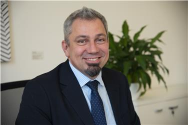 Alexander Steiner hat heute die Arbeit als Generaldriektor des Landes aufgenommen - Foto: LPA/Barbara Franzelin