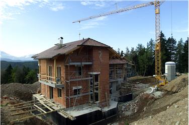 Das Land hat über das Bausparmodell insgesamt rund 100 Mio. Euro an Investitionen in die Eigenheime der Südtiroler gefördert und vorfinanziert. Foto: LPA/J-Pernter