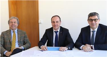 Kernteam ernannt: LR Giuliano Vettorato (Mi.) mit Roberto Ghizzi (l.) und Fulvio Pinter (r.). Foto: LPA/Pichler