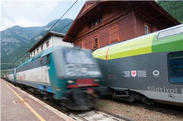 Für die Wartung von bis zu 60 Zügen will das Land in Bozen eine neue Werkstatt bauen (Foto LPA/ohn)