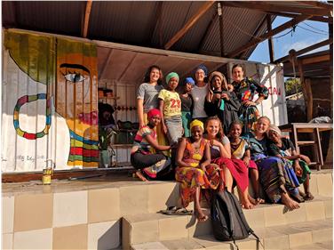 Schülerinnen des Maria-Hueber-Gymnasiums Bozen waren im Sommer 2018 vor Ort in Tansania. Foto: LPA/Heike Walden