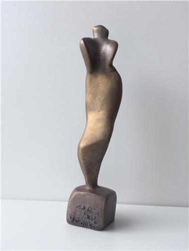 Die Skulptur von Sieglinde Tatz Borgogno wird als Wanderpokal des Fair Image Awards an die jährlichen Preisträger weitergereicht. Foto: LPA/Frauenbüro