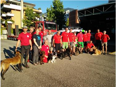 Trümmersuchhunde sind Spezialisten für die Suche nach verschütteten Personen; im Bild ein Einsatz von Rettungshundeeinheiten aus Südtirol im Erdbebengebiet Abruzzen 2016. Foto: LPA/Agentur für Bevölkerungsschutz