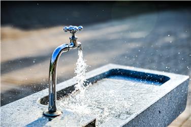 Täglich genügend Wasser zur Verfügung zu haben, um all unsere Anliegen befriedigen zu können, ist nicht selbstverständlich. Foto: pixabay