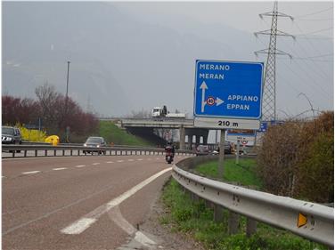 Die Sanierung beginnt auf der Nordspur vom Sigmundskroner Tunnel bis gut einen Kilometer nach der Ausfahrt Eppan (FOTO: LPA)