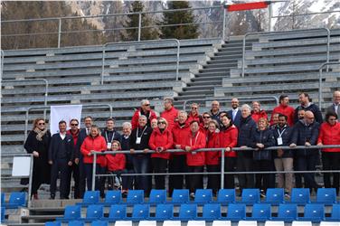 Der IOK-Bewertungsausschuss hat heute Antholz besucht, Gruppenbild mit LH Kompatscher - Foto: LPA/mb