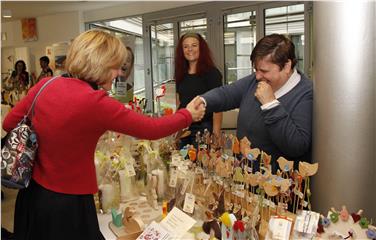 Heute (4. April) haben Sozialgenossenschaften und Werkstätten sich und ihre Produkte im Landhaus 12 präsentiert. Foto: LPA/Greta Stuefer