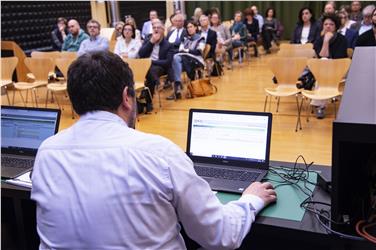 Die neue Software verspricht Erleichterungen bei der Durchführung der Antikorruptionskontrollen. Foto: LPA/Barbara Franzelin)