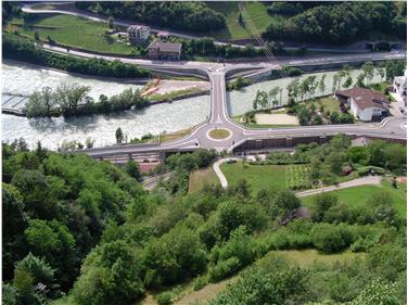 NewPlan macht Südtirols Raumpläne für alle zugänglich, im Bild der Kreuzungsbereich längs des Eisacks bei Waidbruck - Foto: LPA