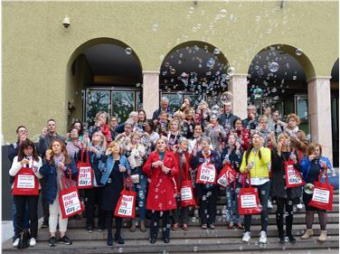 Seifenblasen sind das Symbolbild des diesjährigen Equal Pay Day am 3. Mai. Foto: LPA/Nicole Abler