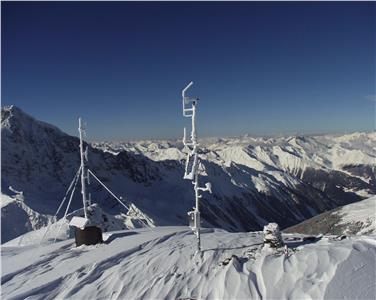 Eine der 80 Wetterstationen in Südtirol ist jene auf der Schöntaufspitze oberhalb Sulden. Foto: Landeswetterdienst im Hydrographischen Amt in der Agentur für Bevölkerungsschutz