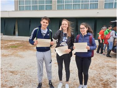 Erfolgreich an der staatlichen Mathematik-Olympiade in Cesenatico teilgenommen: (v.l.) Paolo Bormolini (Oberschulzentrum Galileo Galilei Bozen), Irene Strauß (Realgymnasium Bruneck) und Julia Überbacher (Realgymnasium Meran) - Foto: Iris Gattere