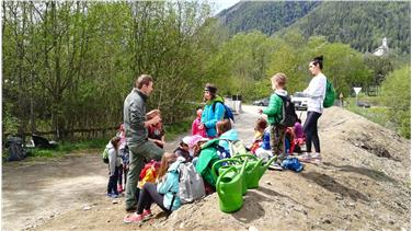 Vitaler Auwald wirkt als natürliche Rückhaltefläche im Hochwasserfall und schützt die umliegenden Flächen; Schülerinnen und Schüler der Grundschule Gais halfen bei der Anpflanzung mit. Agentur Bevölkerungsschutz