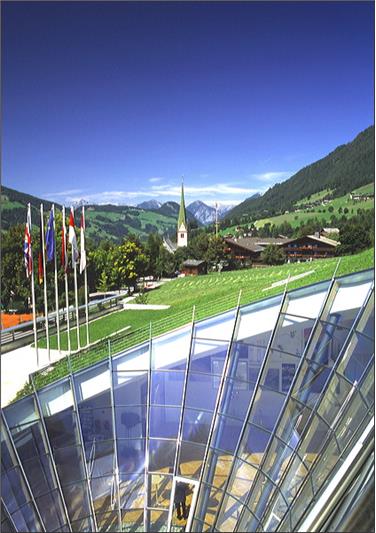 Im Rahmen der Tiroltage in Alpbach wird auch heuer wieder der Euregio-Jungforscherpreis verliehen - Foto: Franziska Kafka - http://de.wikipedia.org/wiki/Datei:Congresscentrum_Alpbach.JPG#file (German Wikipedia), CC BY-SA 3.0