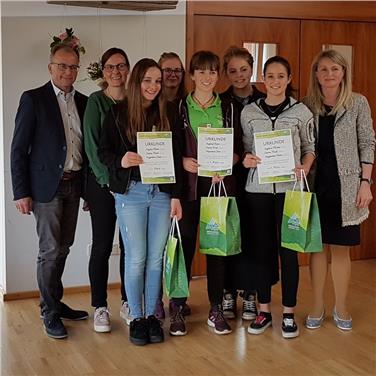 Das Siegerteam des heurigen Hauswirtschaftsawards mit Magdalena Stürz (ganz links) - Foto: LPA