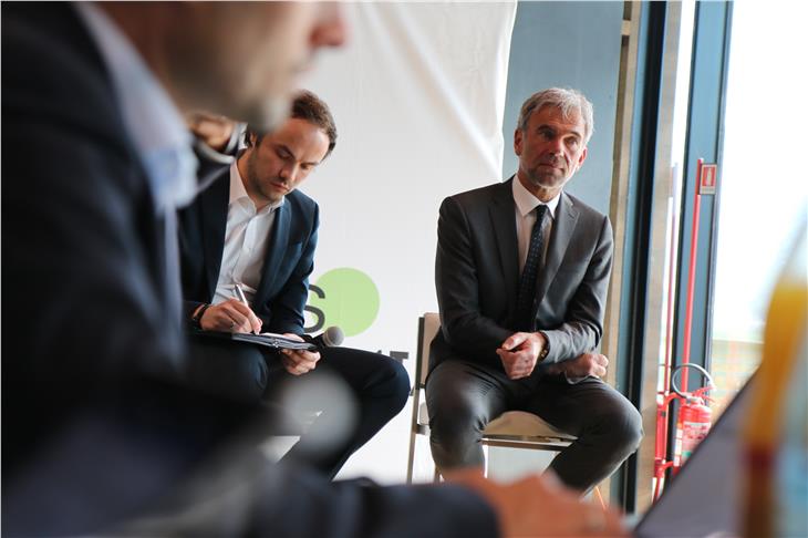 Die Landesräte Achammer und Schuler sind heute im Rahmen der Reihe "Treffpunkt Wirtschaft" in Marling mit Unternehmern, Wirtschaftschaftstreibenden, Landwirten und Interessensvertretern zusammengetroffen - Foto: LPA/Peter Natter