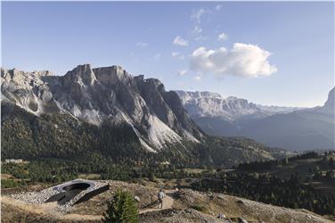 Die Welterbeterrassen sollen die besondere Schönheit und Geologie der Dolomiten vermitteln, im Bild jene von Mastlé - St. Christina Gröden. Foto: LPA/Oliver Jaist