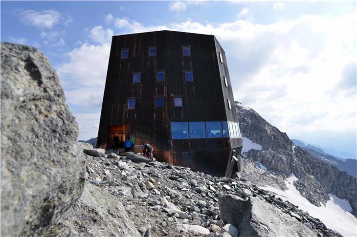 Die Landesschutzhütte am Schwarzenstein im Ahrntal (FOTO: LPA/Peter Daldos)