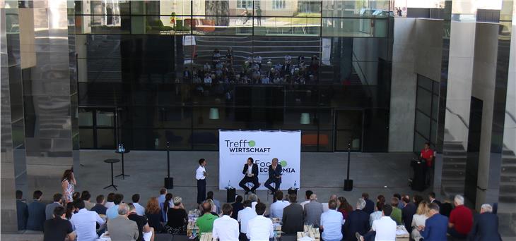 Beim Treffpunkt Wirtschaft im NOI Techpark in Bozen stand die Landwirtschaft besonders im Fokus - Foto: LPA/Peter Natter