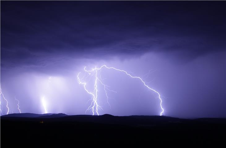 Teils heftige Hitzegewitter sagen die Landesmeteorologen voraus. Damit sich alle darauf einstellen können, wurde die Aufmerksamkeitsstufe ausgerufen. Foto: Oimheidi - www.pixabay.com