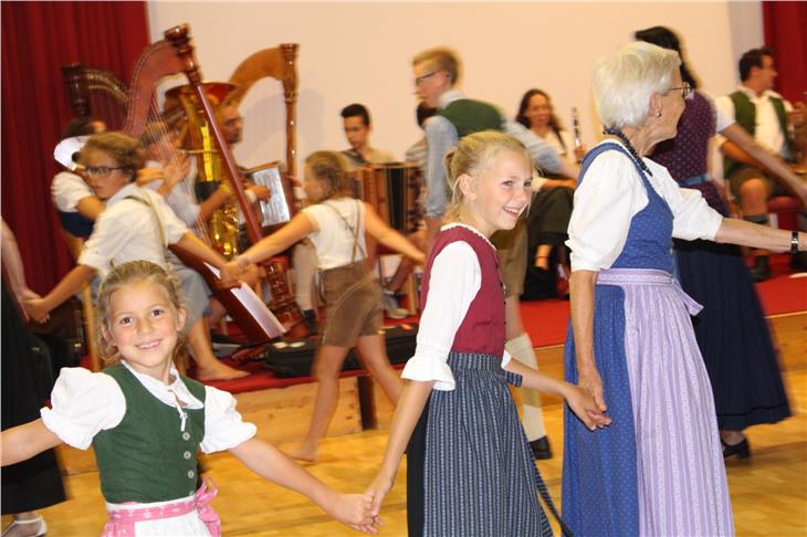 Volksmusik verbindet Jung und Alt; Am 2. August feiert das Referat Volksmusik sein 40jähriges Bestehen. Foto: LPA/Referat Volksmusik