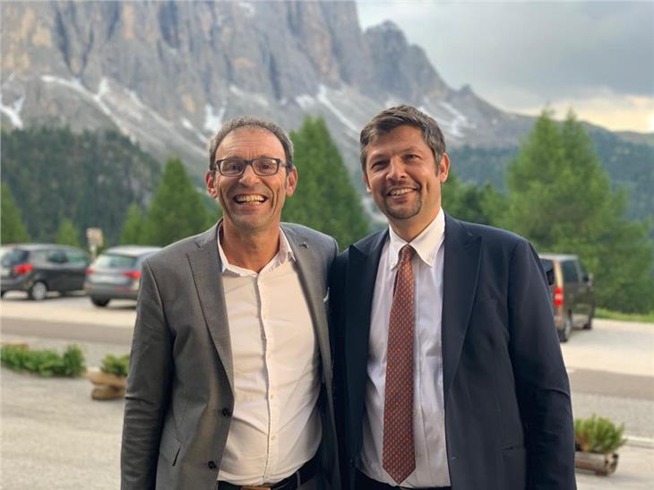 Gemeinsames Mobilitätsmanagement für die Dolomitenpässe im Visier: LR Daniel Alfreider (r.) und sein Trentinier Amtskollege Roberto Failoni (FOTO: LPA/Ingo Dejaco)