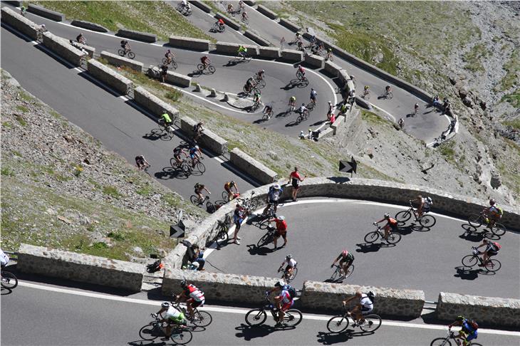 19. Radtag Stilfserjoch am 31. August. Vergangenes Jahr eroberten fast 1000 Radbegeisterte die Passhöhe. (Foto Amt für den Nationalpark Stilfserjoch)