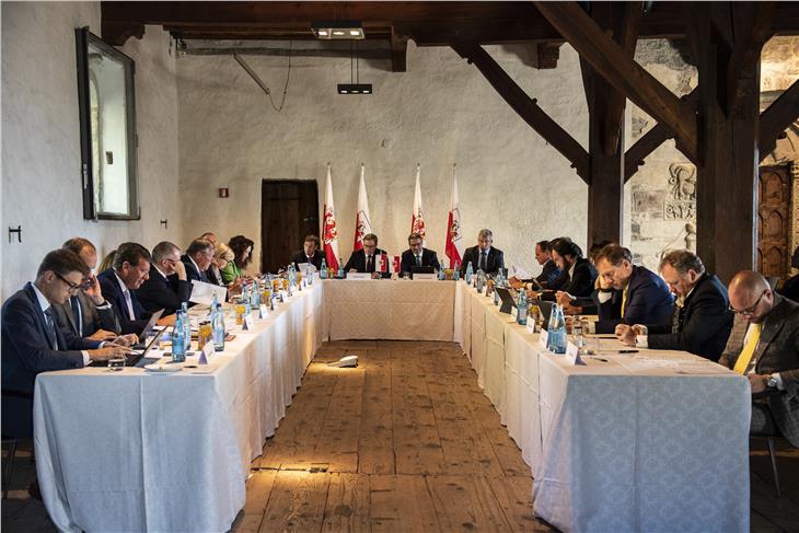 Neun Agenden gemeinsam weiterbringen: Klausur der Landesregierungen Südtirol und Tirol (FOTO: LPA/Ivo Corrà)