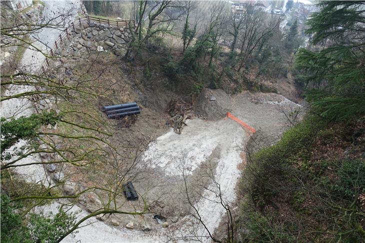 Auf diesem Gelände laufen am Montag, dem 16. September, die Arbeiten des Amtes für Wildbach- und Lawinenverbauung West für eine große Geschieberückhaltesperre an. Foto: LPA/Agentur für Bevölkerungsschutz