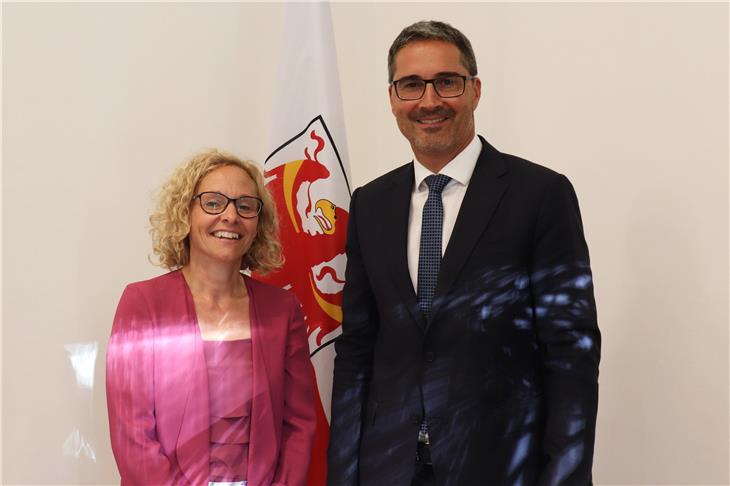 Landeshauptmann Kompatscher mit Volksanwältin Gabriele Morandell (Foto LPA)