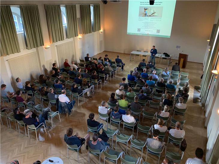 Rund 100 Interessierte haben am Radon-Informationsabend in Bruneck teilgenommen. Foto: LPA