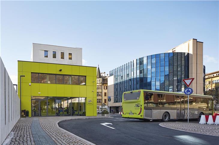 Der öffentliche Nahverkehr mit Bussen soll neu organisiert werden. Dafür hat die Kommission nun 20 Akteure aus dem Sektor angehört. (Foto LPA/Riller)