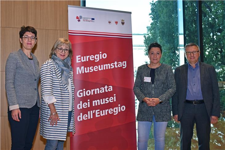 (V. li.) Monika Sommer (Direktorin Haus der Geschichte Österreich, Wien), LR Beate Palfrader, Angelika Fleckinger (gf. Leiterin der Abteilung Museen des Landes Südtirol) und Claudio Martinelli (Vorstand der Kulturabteilung des Trentino) ©