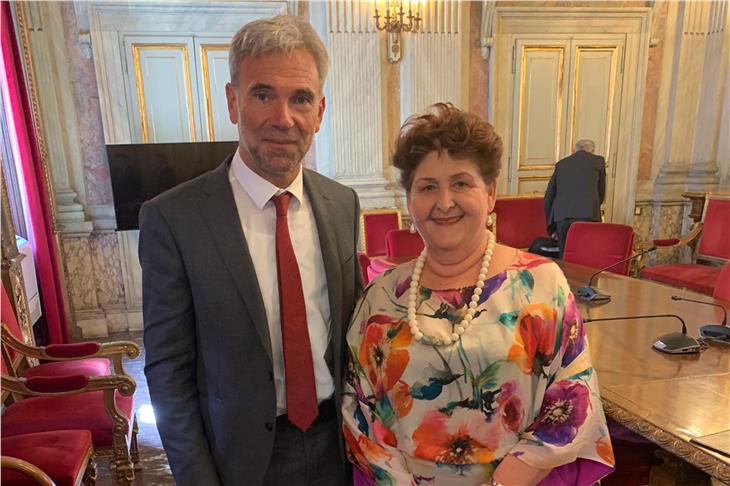 LR Arnold Schuler mit Landwirtschaftsministerin Teresa Bellanova (Foto LPA)