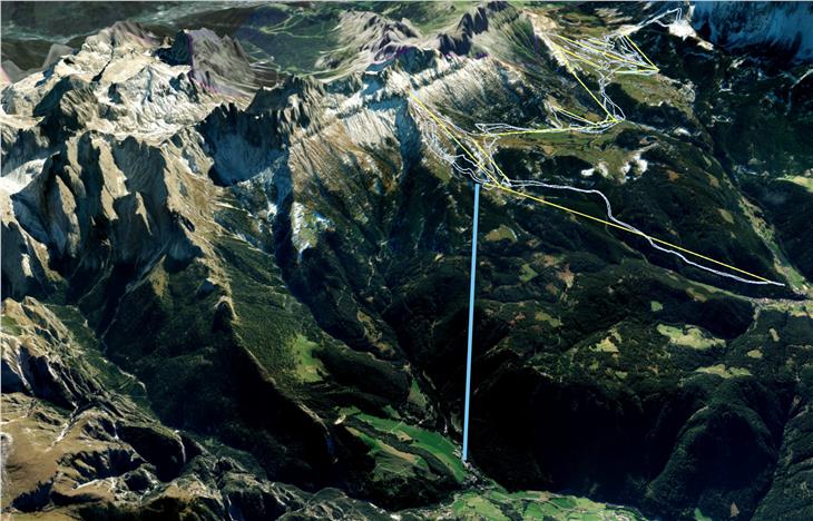 Grünes Licht erteilt die Landesregierung der Errichtung einer Pendelbahn (hellblau), die St. Zyprian/Tiers direkt an die Skizone Karerpass anbindet. (Foto LPA/Landesamt für Landesplanung)