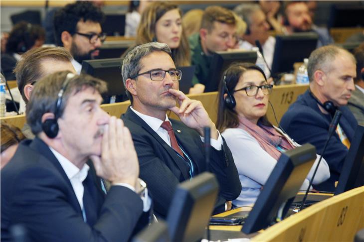 LH Kompatscher im Ausschuss der Regionen: "Es ist wichtig, Südtirols Anliegen in Brüssel Gehör zu verschaffen" (Foto: LPA/Alexander Louvet)